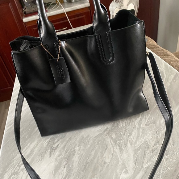 Danier leather handbag - Picture 1 of 4